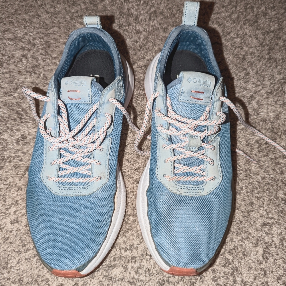 Columbia Shimano sneaker for women .. size 8 light blue great shape ..